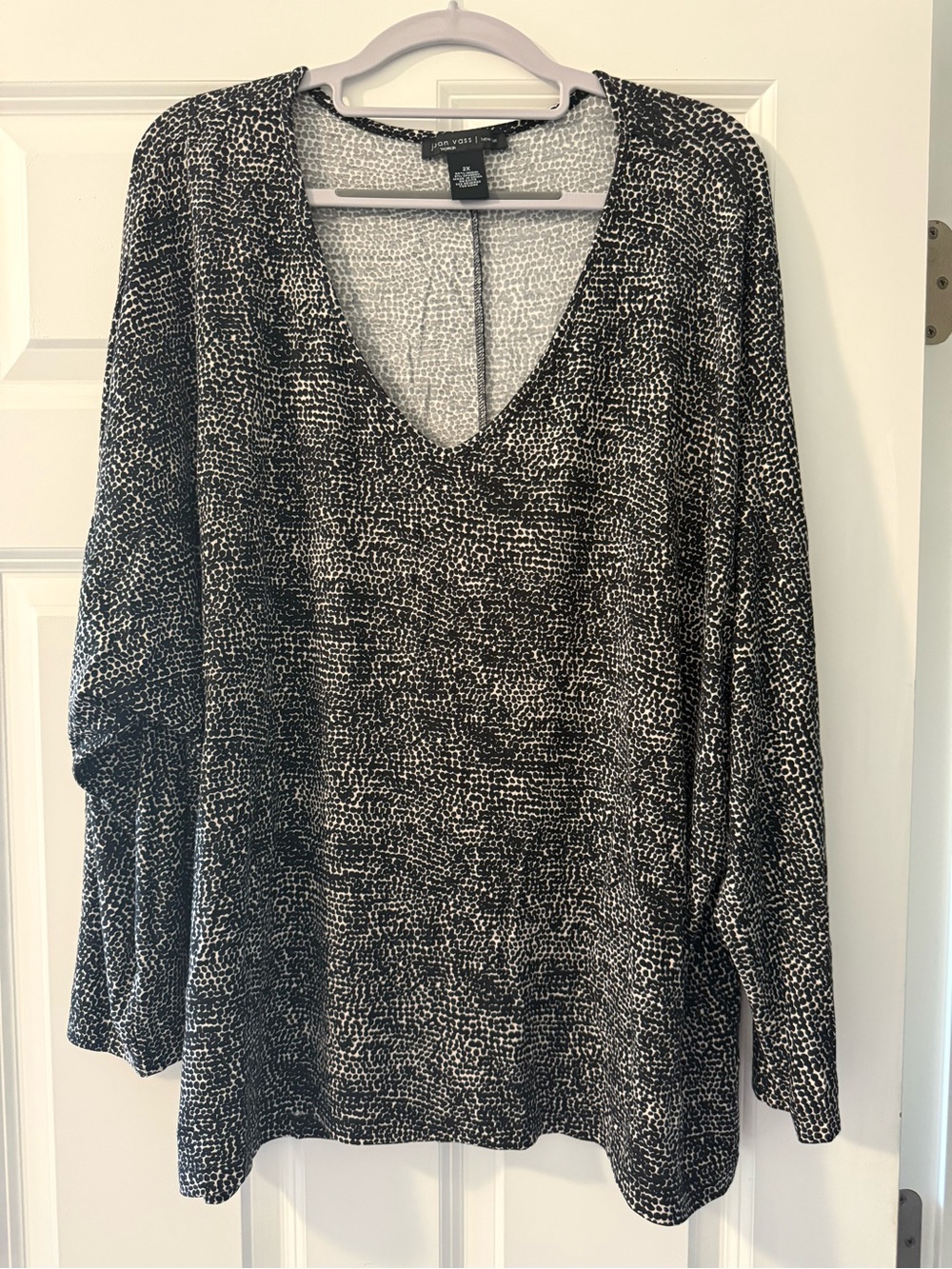 Joan Vass Black and White V-Neck Long Sleeve Top